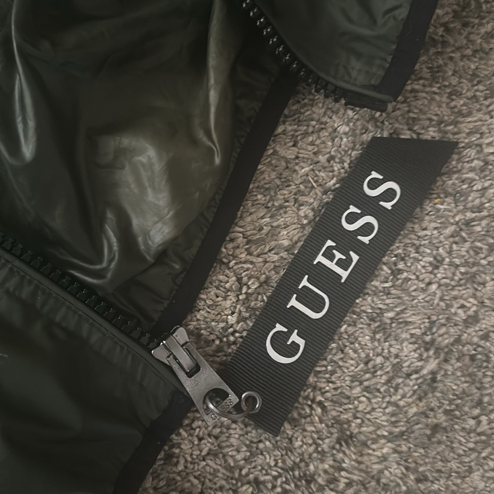 Guess army green windbreaker size large - Picture 4 of 4